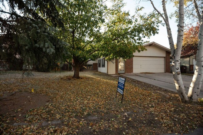 Building Photo - Spacious 4 Bedroom in Mid-Town Fort Collins