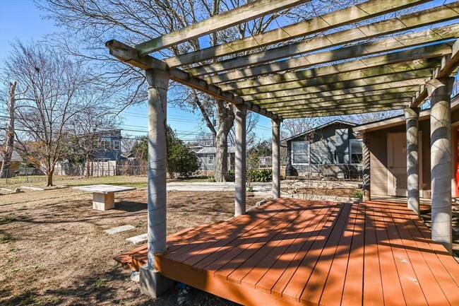 Building Photo - 1419 Corona Dr