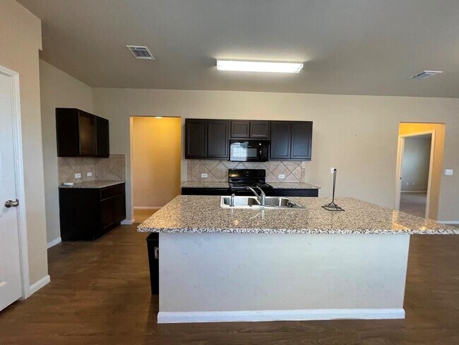 Building Photo - 3400 Ortman Dr