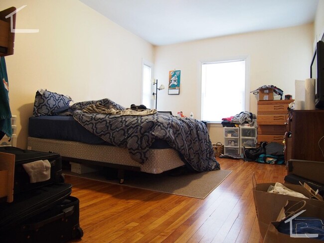 Building Photo - Don't miss out on this rare pricing 3 bed in Brighton.... April or May Move in!!