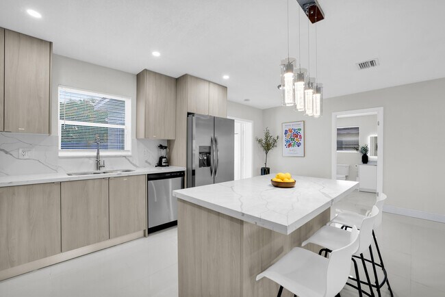 Building Photo - 3160 SW 20th Ct