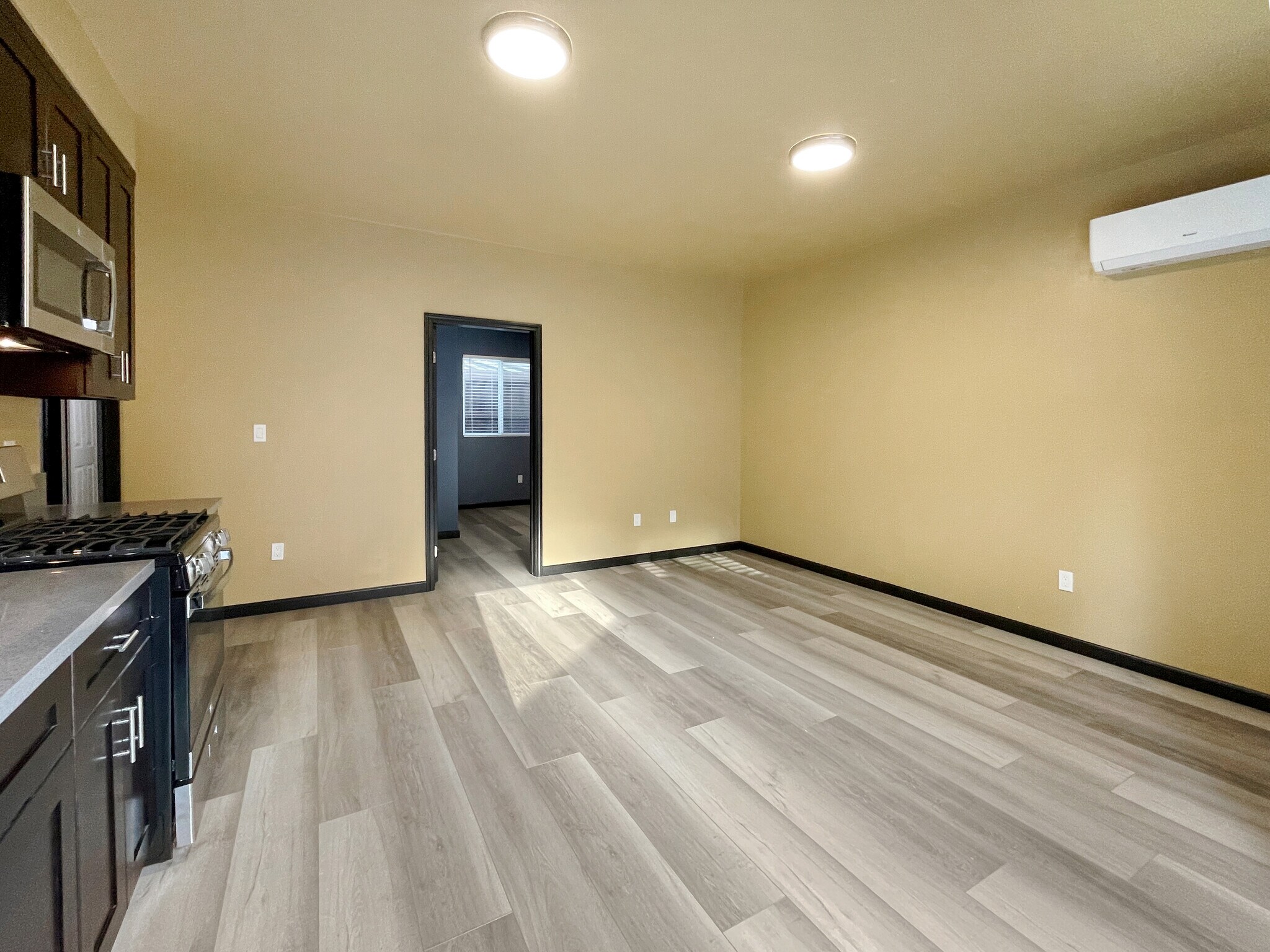 Building Photo - 13548 Glamis St