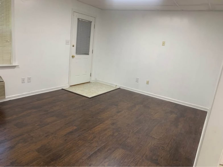 Building Photo - 626 Chesterfield Dr