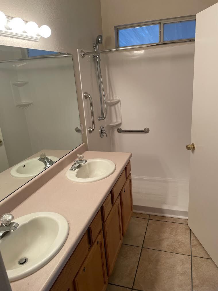 Building Photo - 6936 Skylar Dr NE