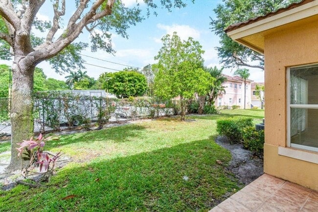 Building Photo - 809 Talia Cir