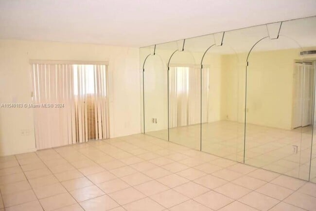 Building Photo - 2 bedroom in Sunny Isles Beach FL 33160