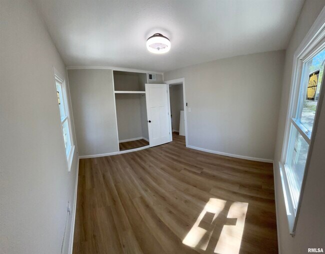 Building Photo - 1703 N Valley Ave