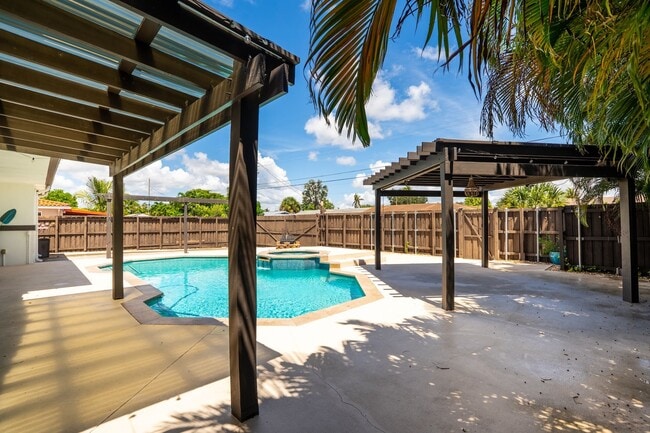 Building Photo - 4215 Roosevelt St