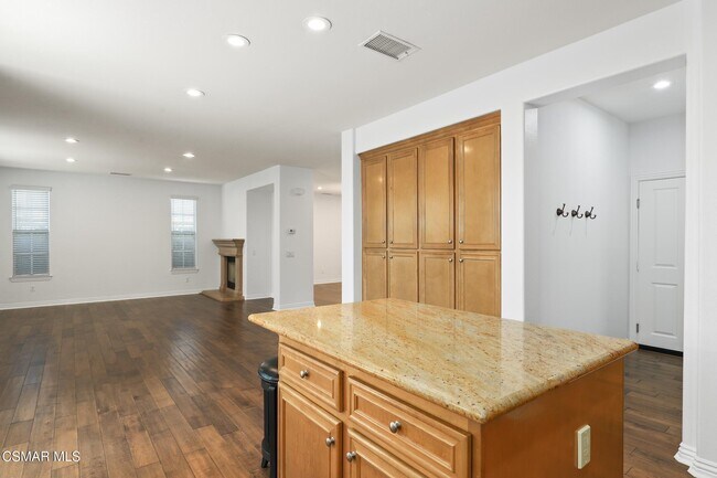 Building Photo - 4659 Cielo Cir