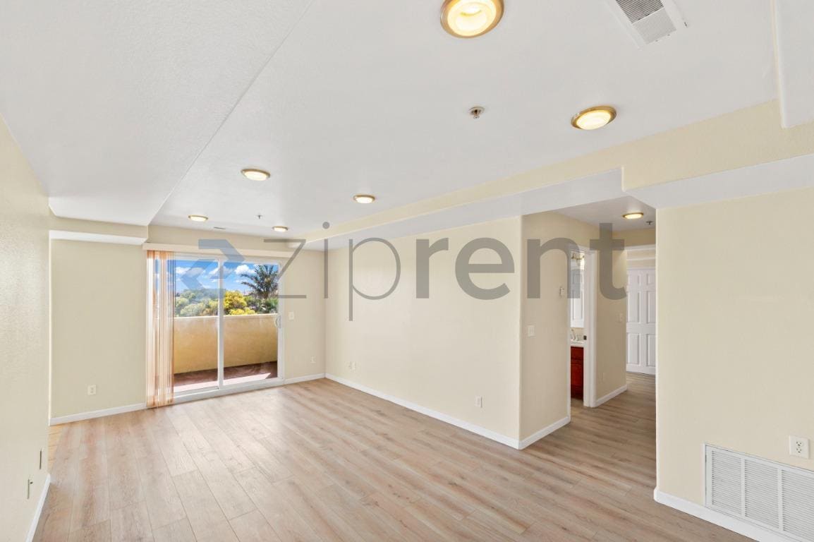 Building Photo - Unit C