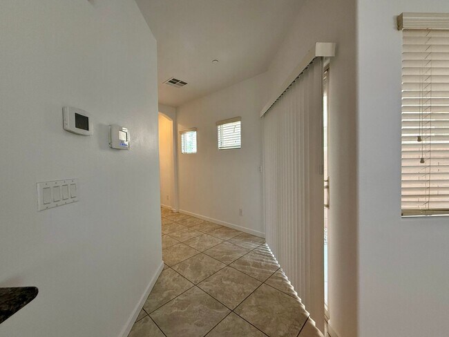 Building Photo - 4 BED, 2.5 BATH, 2 CAR-GARAGE, TWO-STORY, SINGLE FAMILY HOME FOR RENT w/ COMMUNITY POOL & SPA