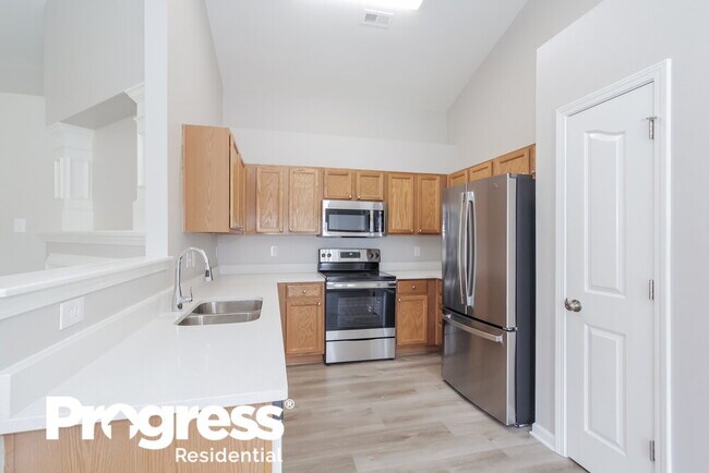 Building Photo - 10129 Green Hedge Ave