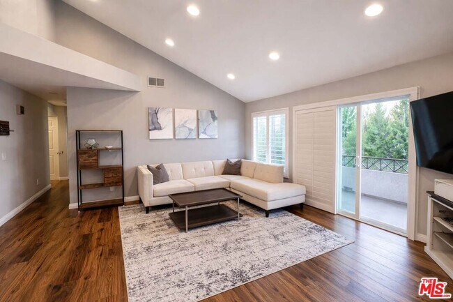 Building Photo - 1055 S Dewcrest Dr