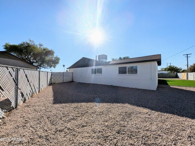 Building Photo - 121 N Flint Cir
