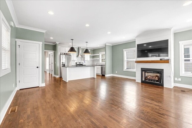 Building Photo - Columbia Avenue Condo