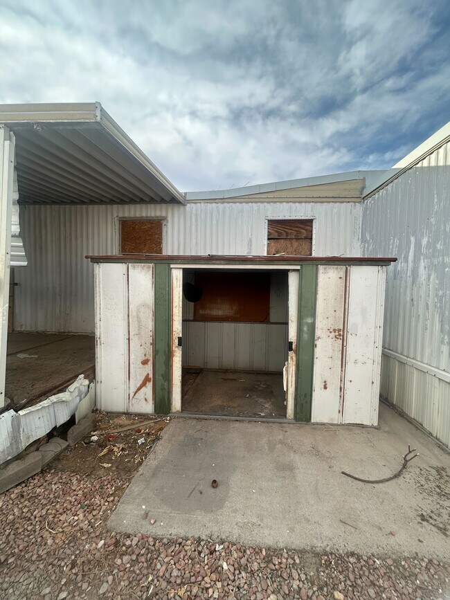 Building Photo - 3601 E Wyoming Ave