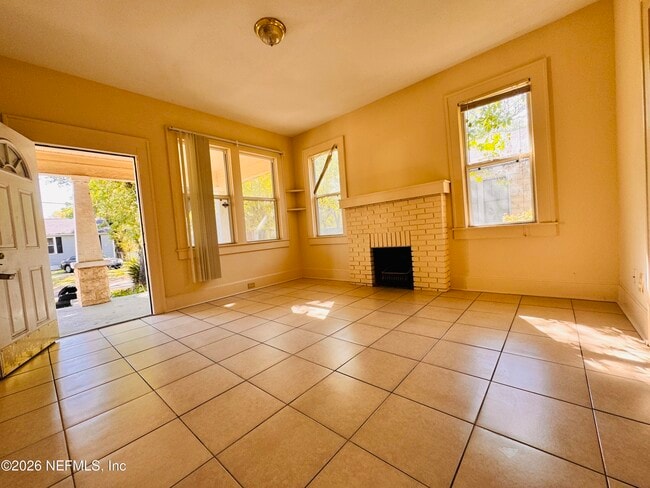 Building Photo - 1617 E 14th St