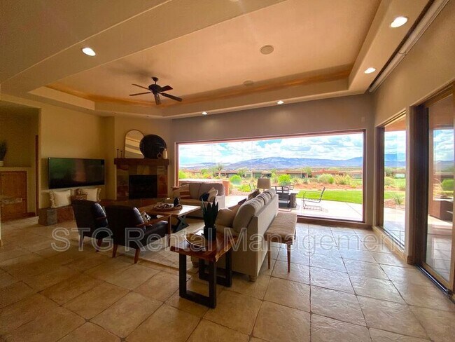 Building Photo - 2336 2336 W Entrada Trail