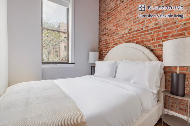 Building Photo - 234 E 14th St