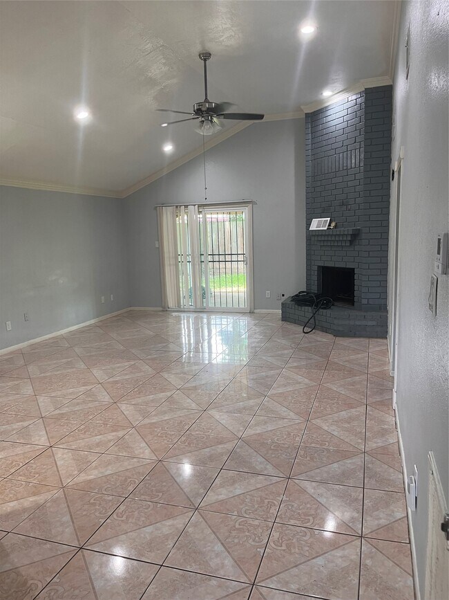 Building Photo - 11714 Lamprey St