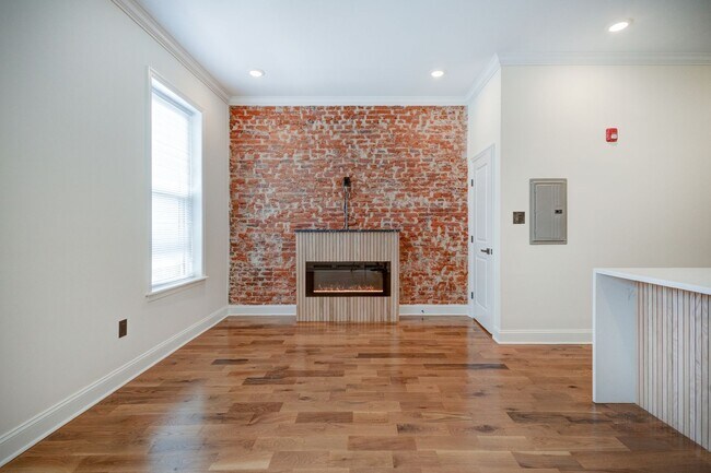 Building Photo - 2841 W Diamond St