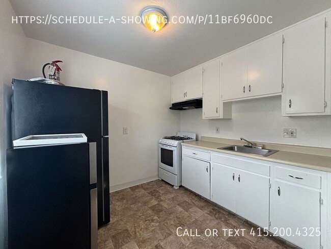 Building Photo - Charming 3-Bed, 1.5-Bath Condo in San Pabl...