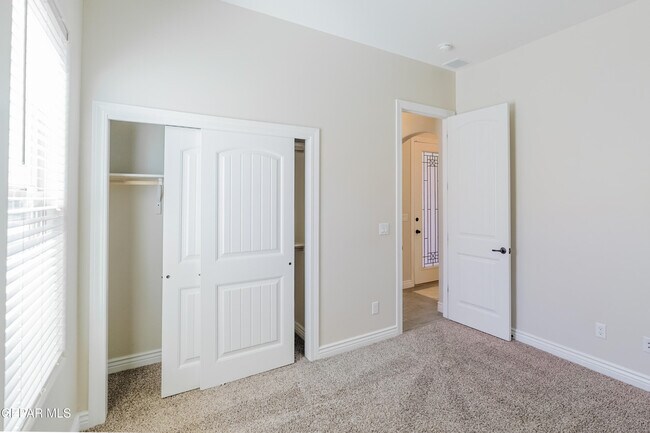 Building Photo - 13368 Emerald Glass Dr