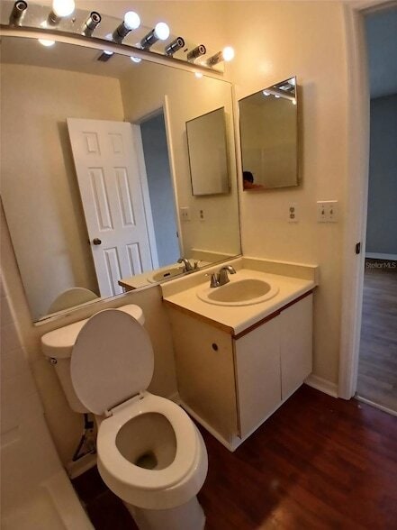 Building Photo - 7454 Wynnewood Square