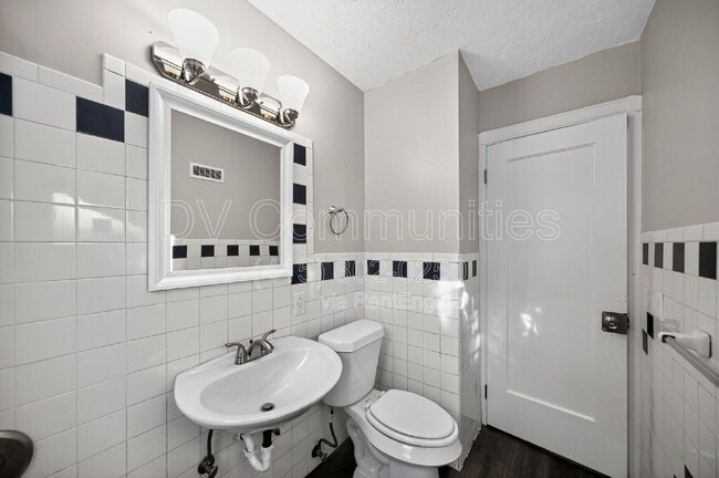 Building Photo - 126 Erie St