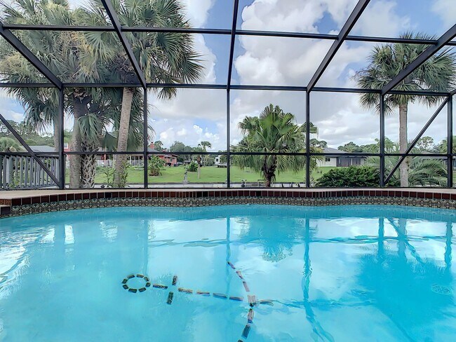 Building Photo - Port Charlotte Waterfront Pool Home - Grea...
