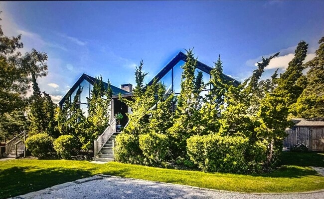 Building Photo - 8 Chequit Ave