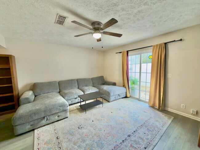 Building Photo - 1307 Amsterdam Ct