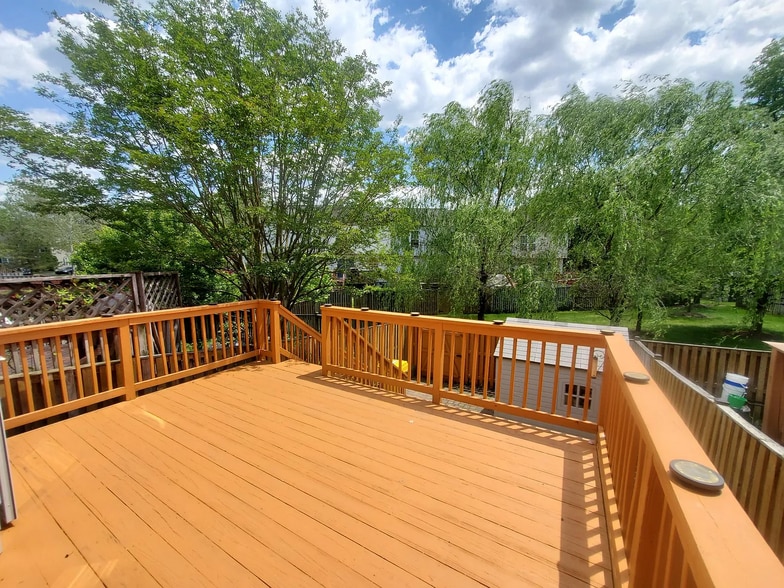 Building Photo - 121 Foxbay Ln