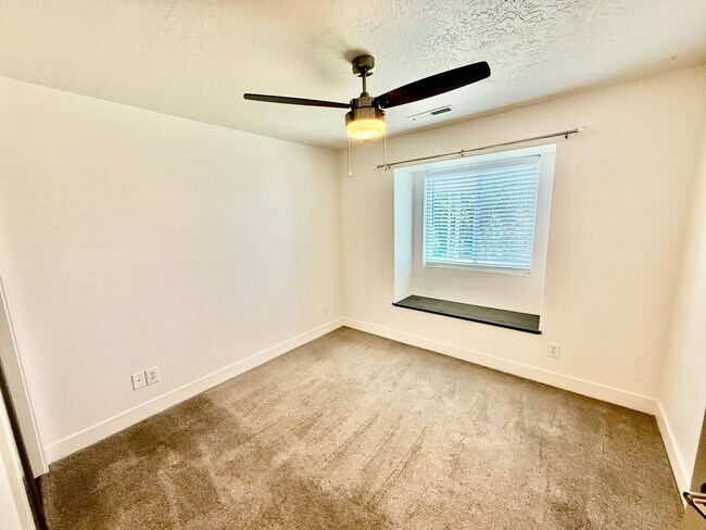 Building Photo - Four Bedroom Remodeled Home in Red Cliffs