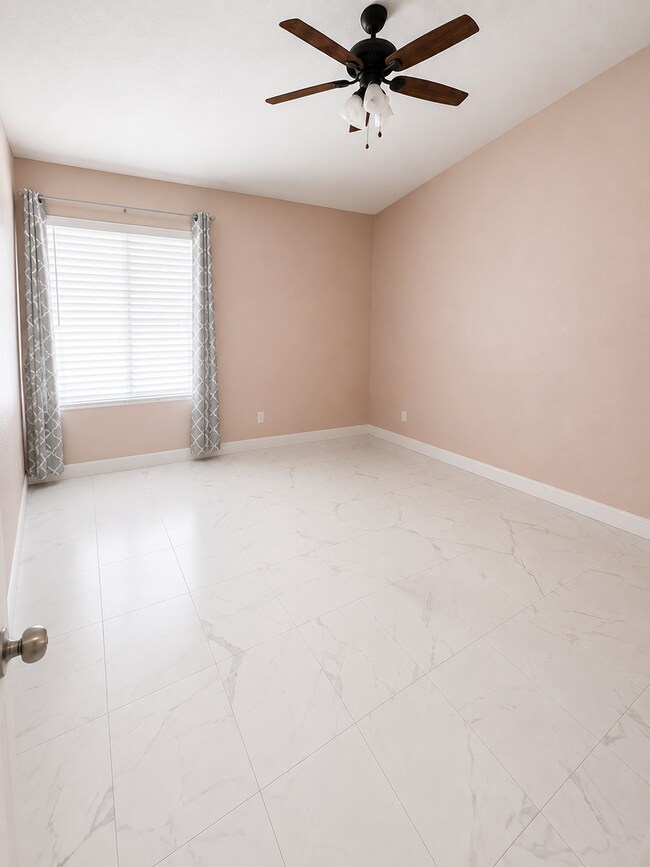 Building Photo - Coming soon! Beautiful single story home in Los banos