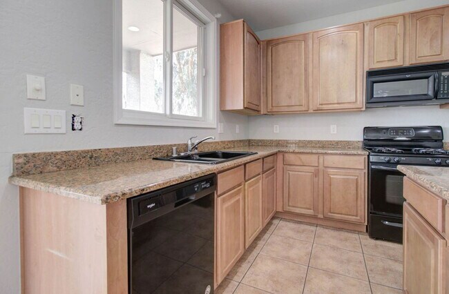 Building Photo - 15882 N 172nd Ln