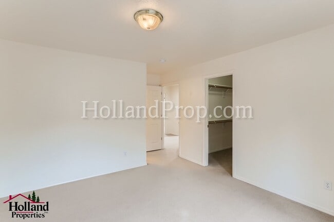 Building Photo - 3060-3062 Lazy River Dr