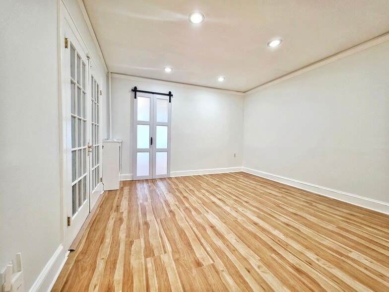 Building Photo - 2218 27th St