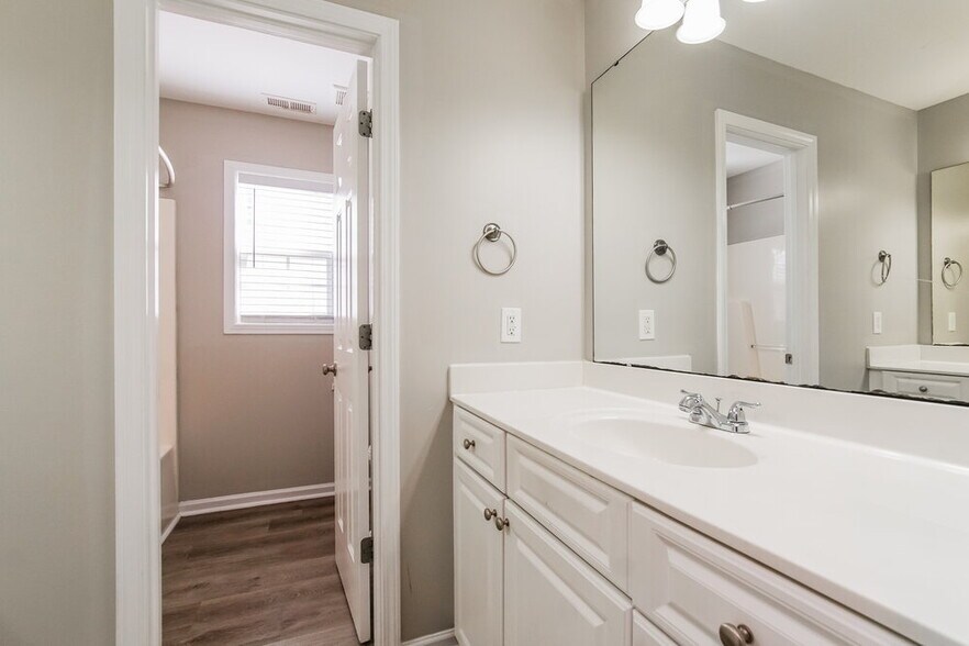 Building Photo - 6818 Spanglers Spring Way
