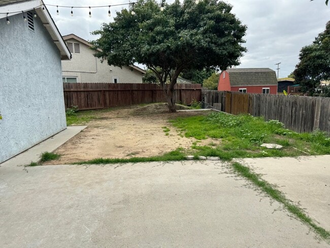 Building Photo - House for Rent