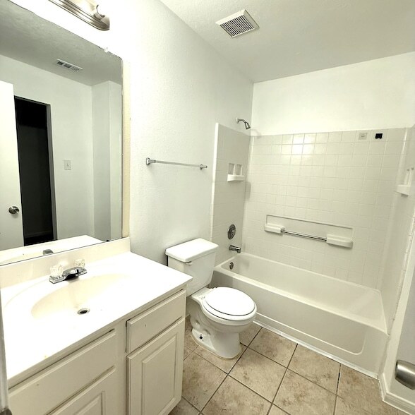 Building Photo - 19851 Laurel Trail Dr