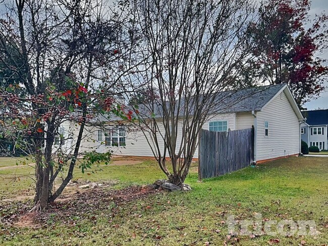 Building Photo - 2725 Archer Way