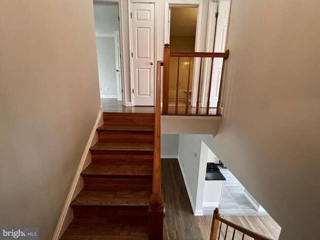 Building Photo - 3762 Farmland Dr