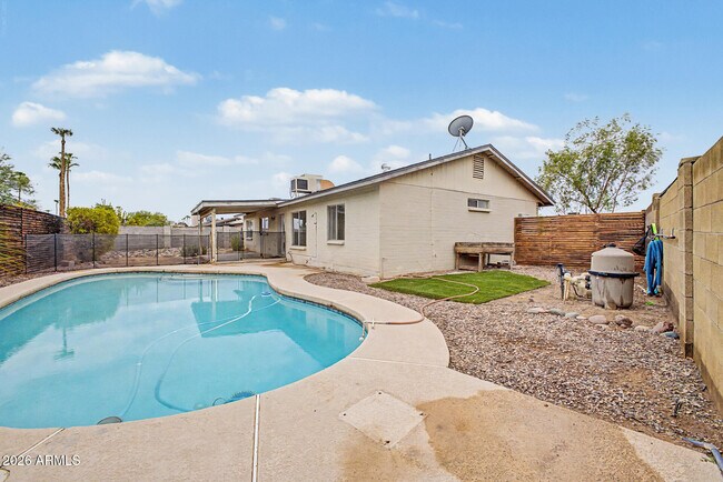 Building Photo - 1134 W Hermosa Dr