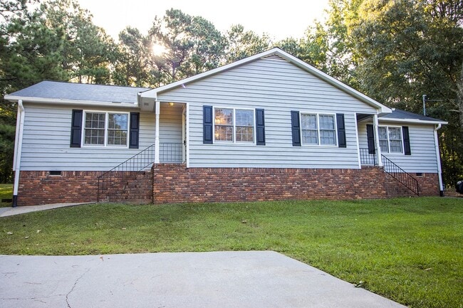 Building Photo - 617 Palm St