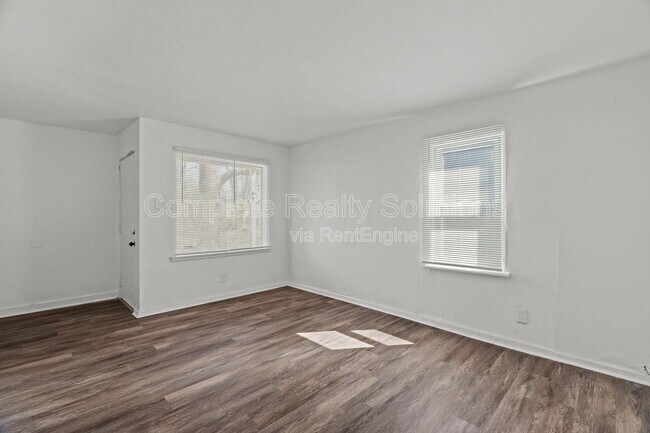 Building Photo - 9823 Winkler Dr