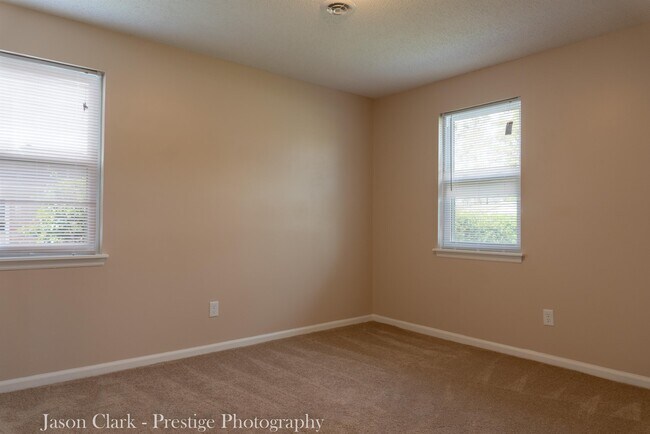Building Photo - 2708 E Antler Dr