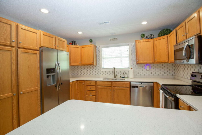 Building Photo - 225 Adams Cir