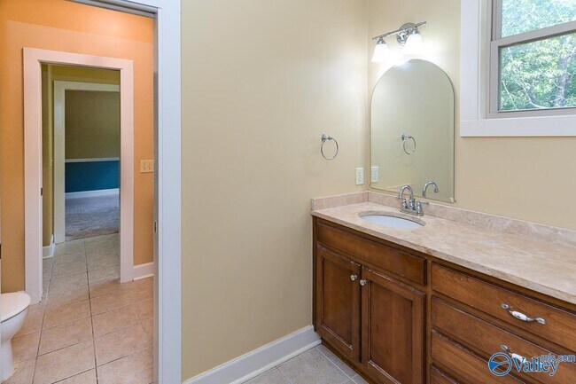 Building Photo - 305 Walden Glen Ct