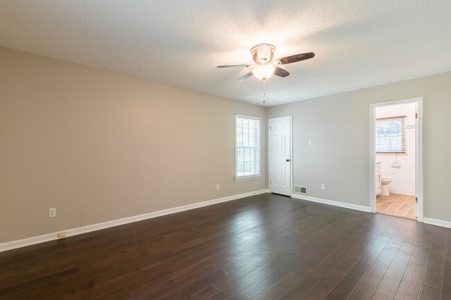 Building Photo - 8501 Buckthorn Dr